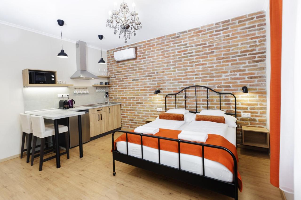 Anova Apartman Gyula Exterior foto