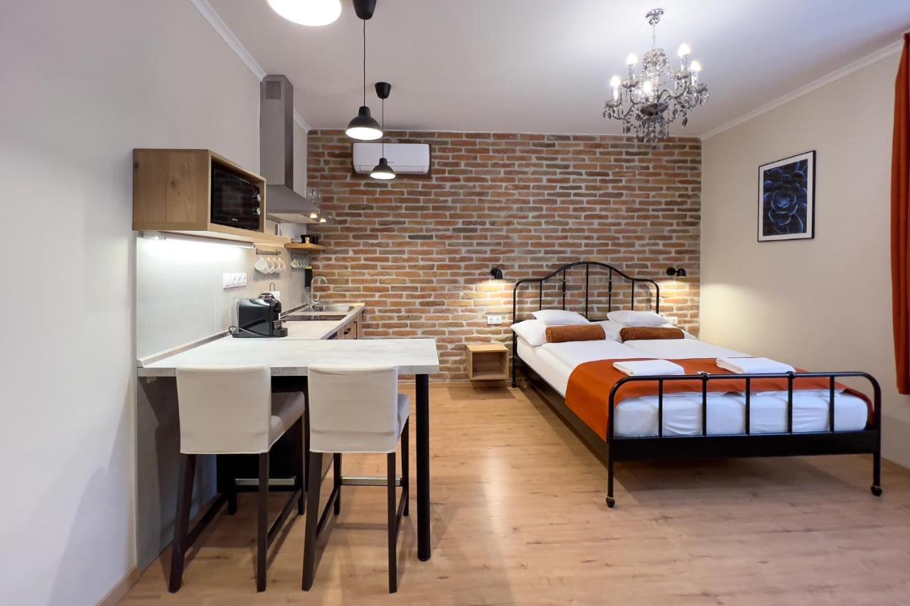 Anova Apartman Gyula Exterior foto