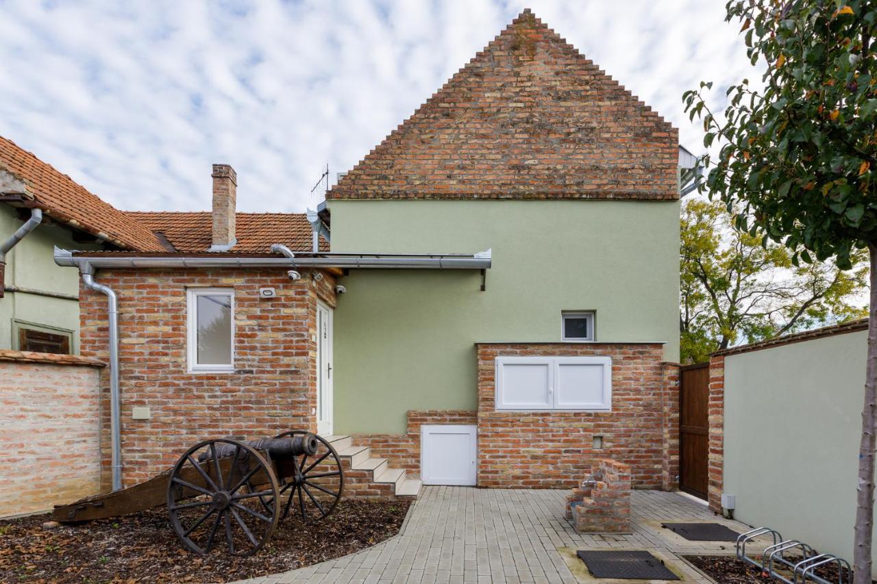 Anova Apartman Gyula Exterior foto